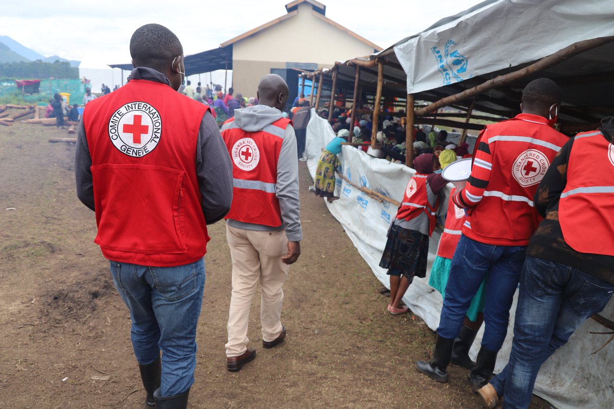 ICRCUganda's tweet photo. Supported by @ICRCUganda, this team of @UgandaRedCross volunteers is helping #trace and #re-unite unaccompanied children and vulnerable adults who arrive at the transit center and are looking for their family members who arrived earlier at the center. https://t.co/QXkcgxmJdE