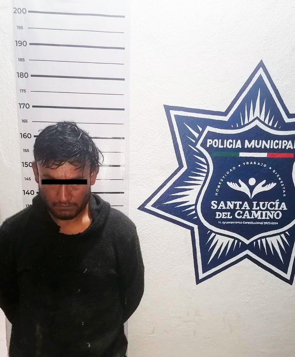 RICO_RedDeInf's tweet photo. Elementos de la Policía Vial del @SantaLucia_Ayto detuvieron a un sujeto identificado como Luis T. L. de 31 años, quien con sustancias con características similares al cristal, la administración de @JC_GMarquez sigue vigilante para brindar seguridad a los ciudadanos del municipio https://t.co/mRwzIdG7dY