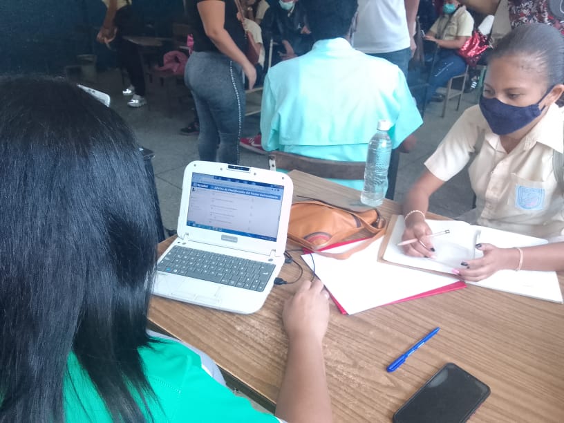 m_yare's tweet photo. Registro en #OPSU de los estudiantes de @UENSergioMedina y @UENELBEISBOL #StosMichelena #Aragua Garantizando así la educación del futuro de la patria #IgualdadYEquidadDeGenero @NicolasMaduro @_LaAvanzadora @Soykarinacarpio @leoalvacabrera @albersi https://t.co/KXojEXmDWB