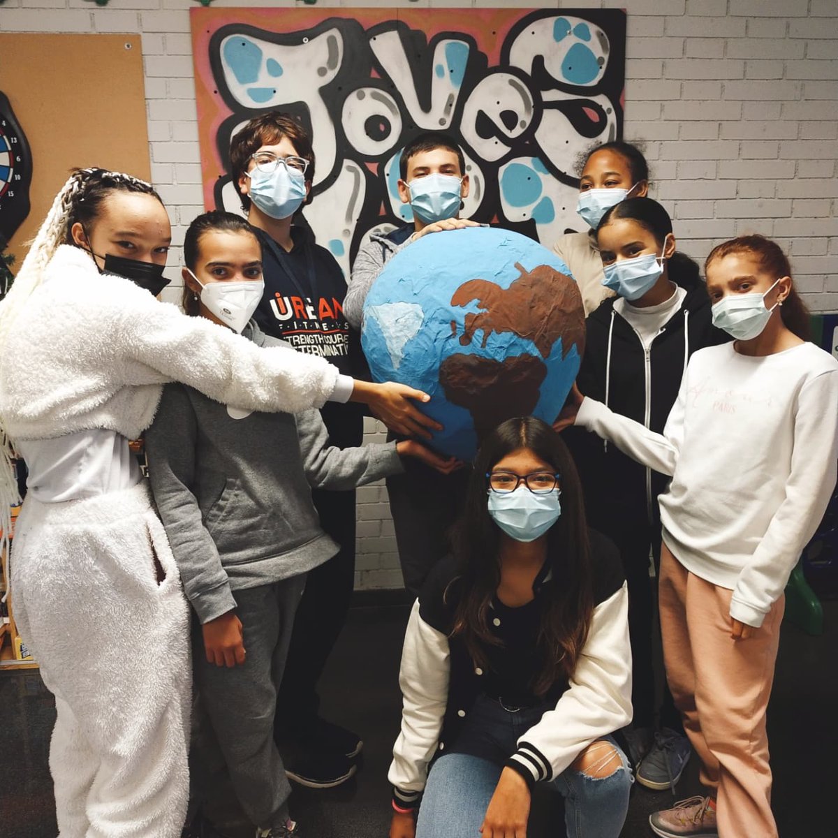 Avui dia internacional contra l'assetjament escolar, diem STOP BULLYING.

L'espai Jove Doctor Plans treballem l'educació en valors com a eina de transformació per aturar la violència entre els i les joves.

#joves #stopbullying #StopAcoso #jovesnord #espaijovedoctorplans