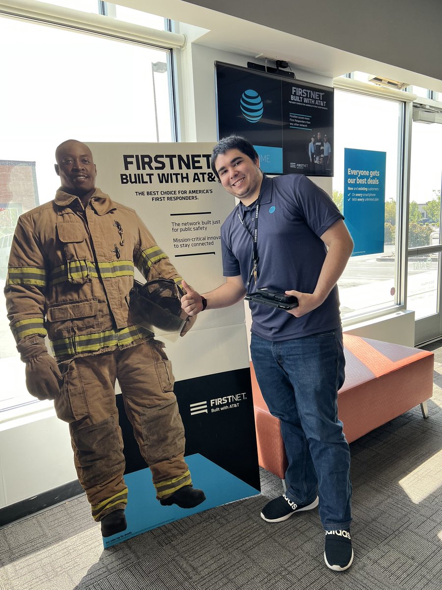 We’re so proud to show off our first FN expert, Mat! Mat has been persistent and worked hard to help our first responders find the best plans with great service! Thank you 🙏🏼 <a href="/rockymtn_region/">ROCKY MOUNTAINS</a> <a href="/legends_rmr/">The Legends</a> @att