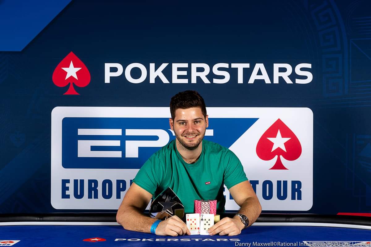 PokerNewsFrance's tweet photo. La gagne sur un tournoi annexe de l'#EPTMonteCarlo pour @Nico_Vayss 🏆
Le Français a eu le droit à un bonus avec @neymarjr 🤳
https://t.co/ux0CflTIOo #picoftheday #live #poker https://t.co/fMiJO3JuW1