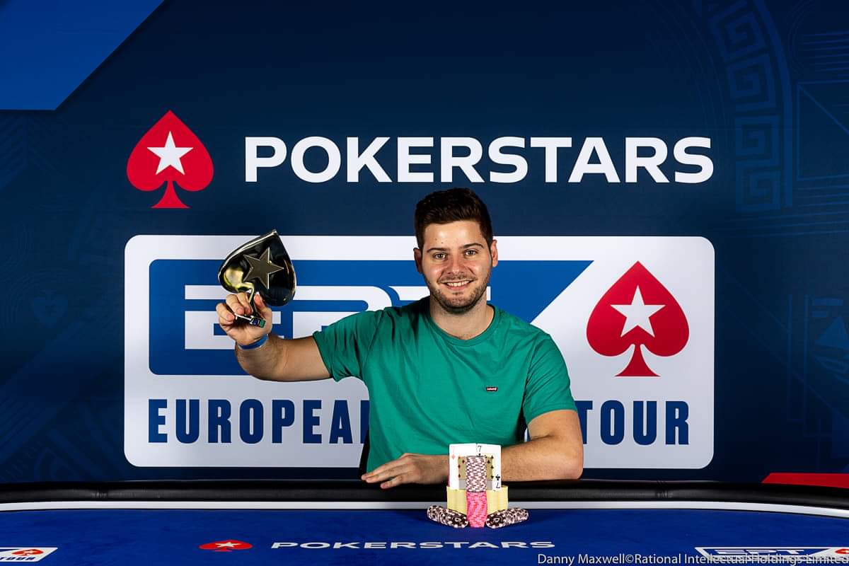 La gagne sur un tournoi annexe de l'#EPTMonteCarlo pour <a href="/Nico_Vayss/">Nico Chevre.miel</a> 🏆
Le Français a eu le droit à un bonus avec <a href="/neymarjr/">Neymar Jr</a> 🤳
fr.pokernews.com/news/2022/05/e… #picoftheday #live #poker