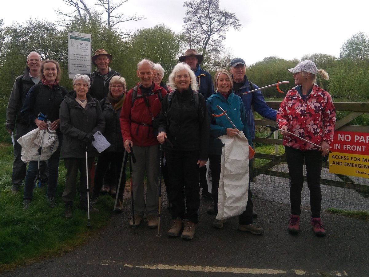 EagerTsj's tweet photo. Another fantastic turnout today cleaning for the Queen 👑 and litter picking the boundary of our parish. Thank you to everyone who turned up today, not very much litter collected (one bag over 7 miles) and a reminder of how lucky we are to live in #eastdevon https://t.co/Kh2GeqdOgS