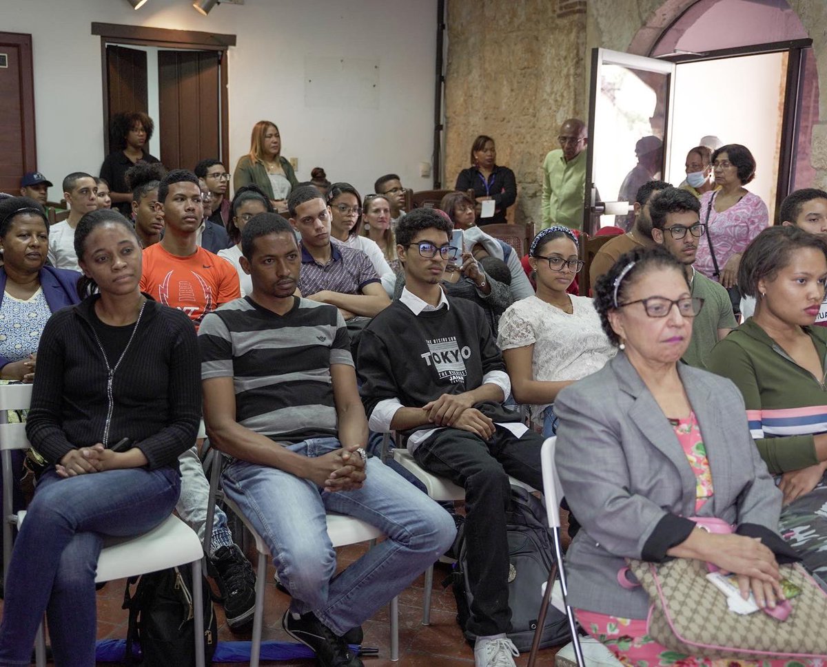 MiculturaRD's tweet photo. Nos acercamos al Pabellón de Autores Dominicanos para disfrutar de un recital y de un conversatorio con el Sur Fecundo, a cargo de Víctor Cuello, José de Rosamante, Marcial Báez y Altagracia Araújo.
#VenAlLibro
#FILSD2022
#MinisteriodeCulturaRD https://t.co/WiIEqE8hgy
