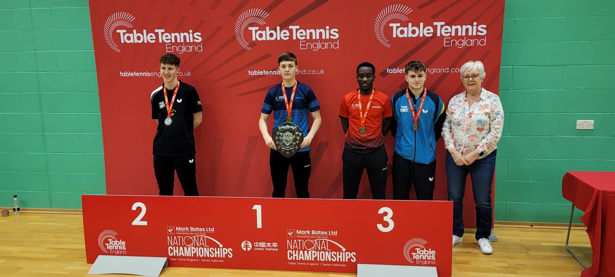 Massive congrats to Larry Trumpauskas adding England Junior boys title to Cadets title he won the day before. 
A truly astounding achievement, a year ago he was 10 in the cadets! Shows what can be achieved with hardwork &amp; dedication! 😀 #donicfamily #topspinplayers