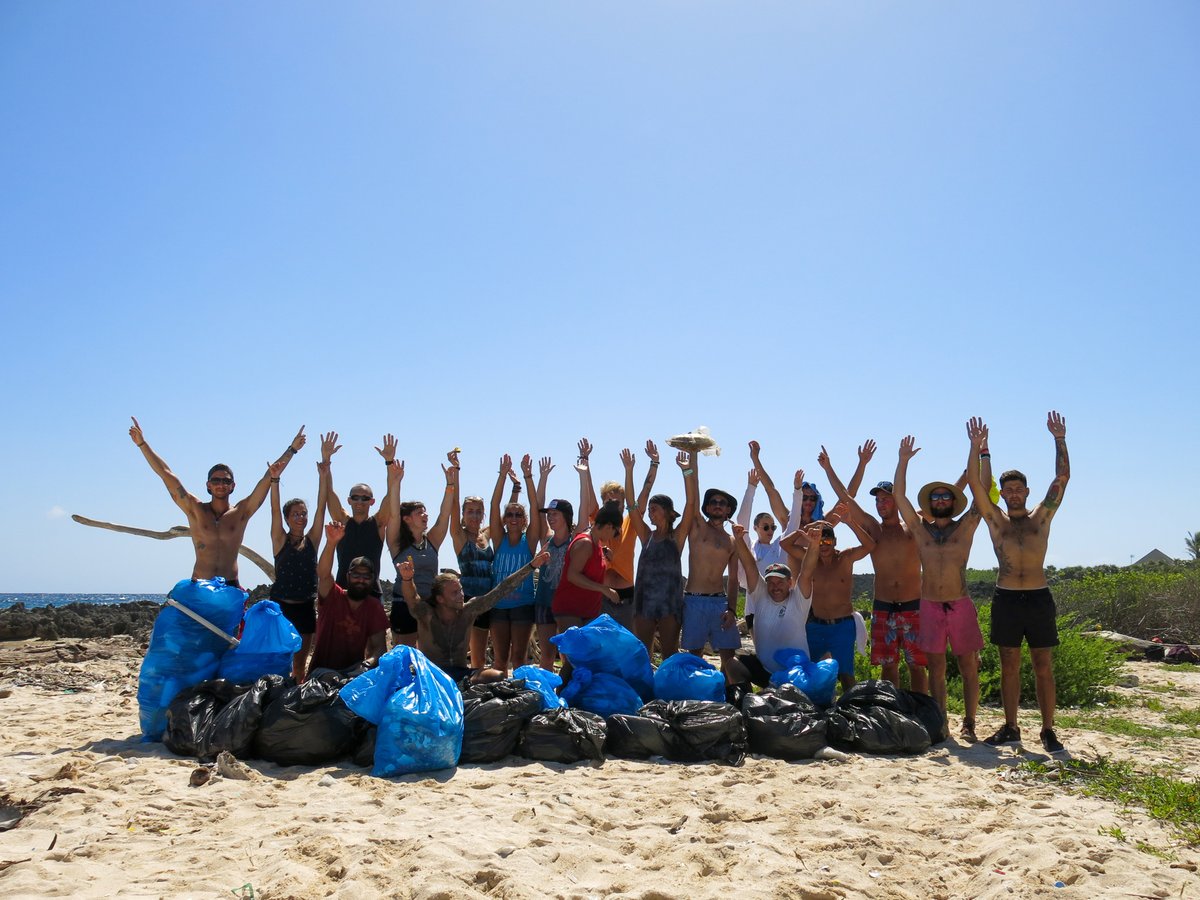 Squad goals! LFG #web3beach #nftforgood #plasticsucks #beachcleanup #sustainability #ecofriendly