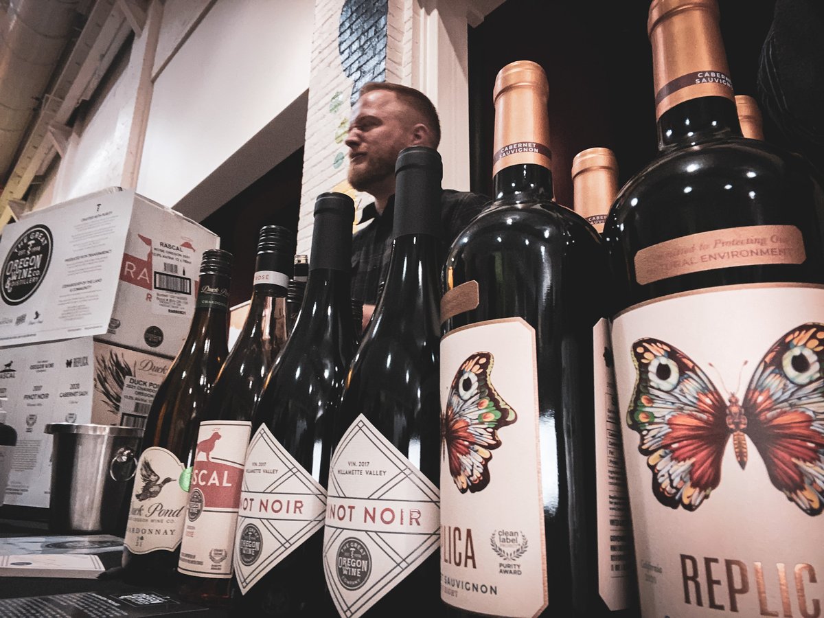 Replica Wine tweet media