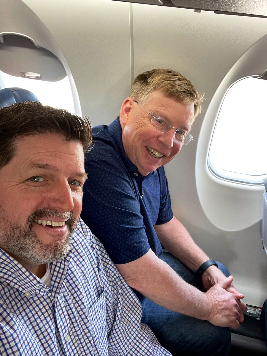 ukthom07's tweet photo. Off to Chicago for #CoopTHINK22. For every window selfie, Co-op Solutions will donate $10 to Childrens Miracle Network Hospitals and the National Credit Union Foundation. #shadesupforkids https://t.co/ojZEZqPfyO