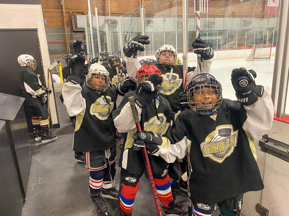 pylusd's tweet photo. #PYLUSD students have had a great time learning and practicing over the past few months in the GOALS hockey program, as the elementary school teams recently took their new skills to the rink in the first games of the season. 🏒 

Read the full story at: https://t.co/XOeDJohB5Z. https://t.co/iZ4ViB8Xa4