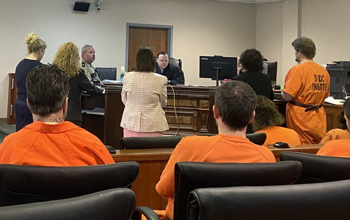 LSearcLex's tweet photo. Attorney General investigator in Scott Co Circuit Court reporting to judge that more than 12 grand jurors likely heard some cases — those cases may need to be dismissed and re-indicted. @LEX18News https://t.co/zQa3J4dmmj