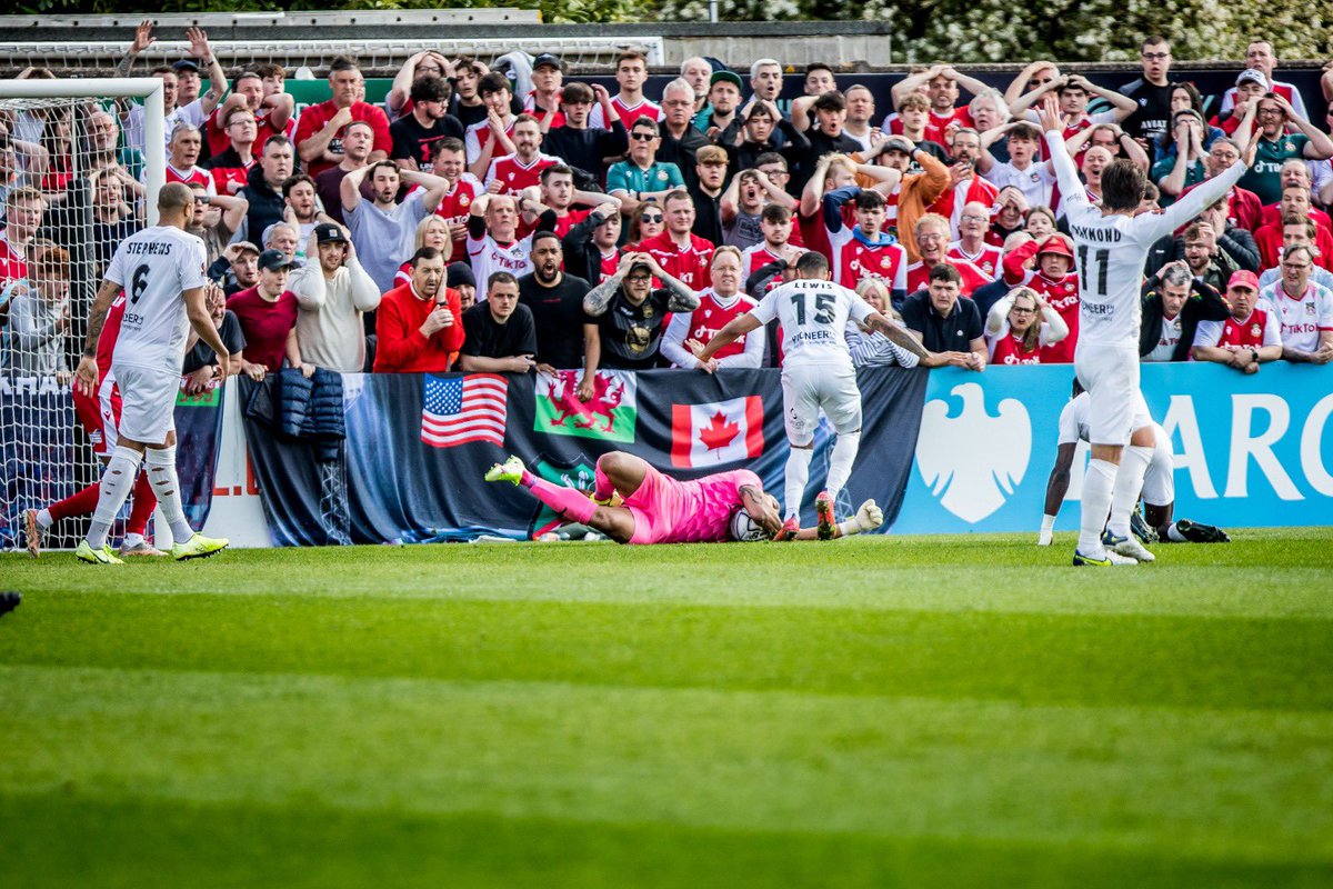Boreham Wood FC tweet media