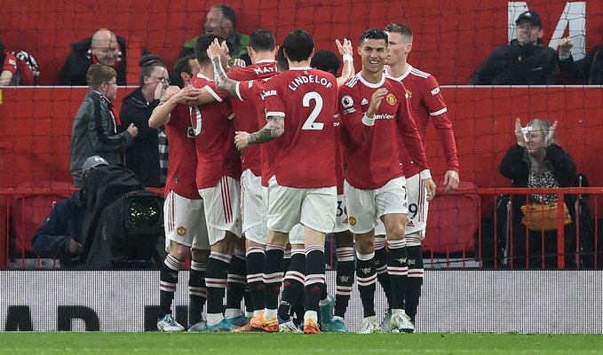 🏴󠁧󠁢󠁥󠁮󠁧󠁿 Premier Lig'de Manchester United, sahasında Brentford'u 3-0 mağlup etti.

⚽ 9' Bruno Fernandes
⚽ 61' Ronaldo (P)
⚽ 72' Varane

#MUNBRE #MUFC #ManUnited #Brentford