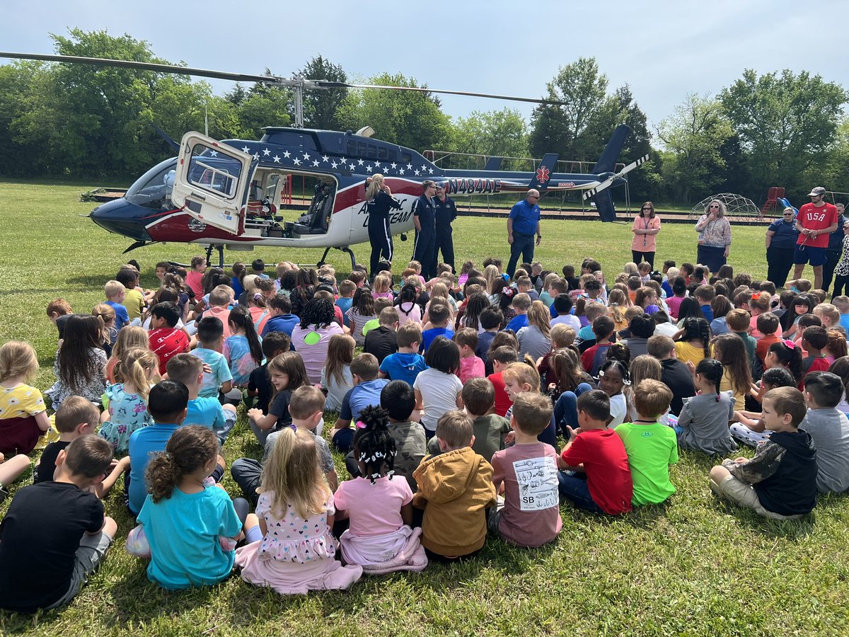 OGEStigercubs's tweet photo. Thank you to Air Evac for sending the helicopter and emergency team to career day! #OGESfamily #careerday https://t.co/6geHySNwLp