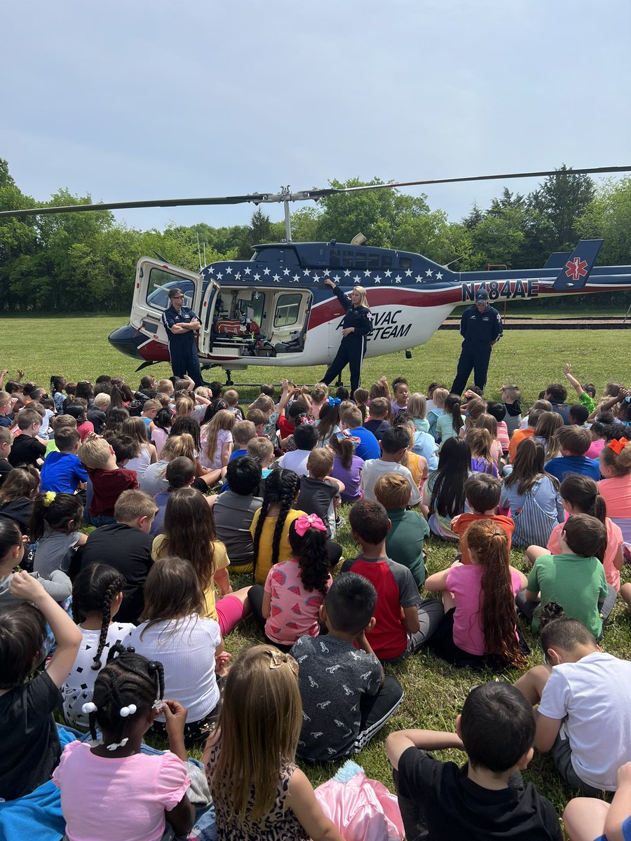 OGEStigercubs's tweet photo. Thank you to Air Evac for sending the helicopter and emergency team to career day! #OGESfamily #careerday https://t.co/6geHySNwLp