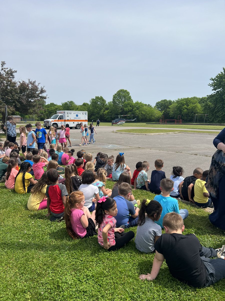 OGEStigercubs's tweet photo. Thank you to Air Evac for sending the helicopter and emergency team to career day! #OGESfamily #careerday https://t.co/6geHySNwLp