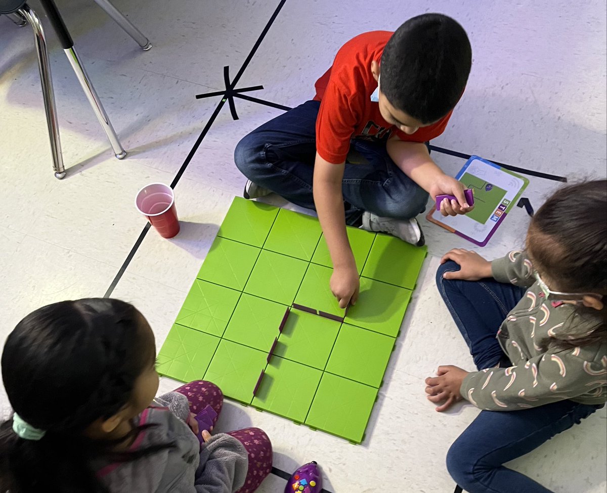 RubideHoyos1's tweet image. Fun morning for 1st graders @NISDmartin collaborating to code Colby through a maze. #CodeAndGo @STEMsegovia