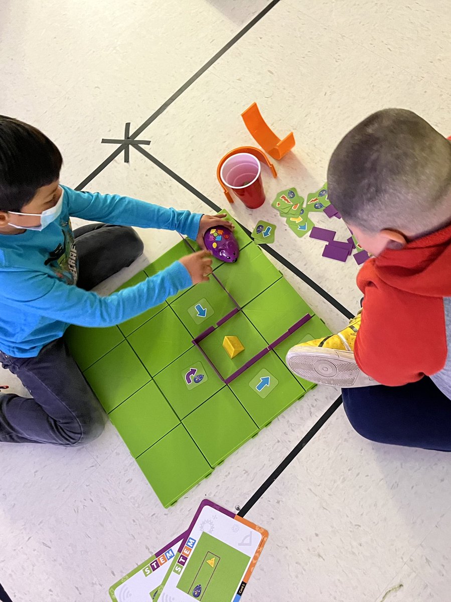 RubideHoyos1's tweet image. Fun morning for 1st graders @NISDmartin collaborating to code Colby through a maze. #CodeAndGo @STEMsegovia