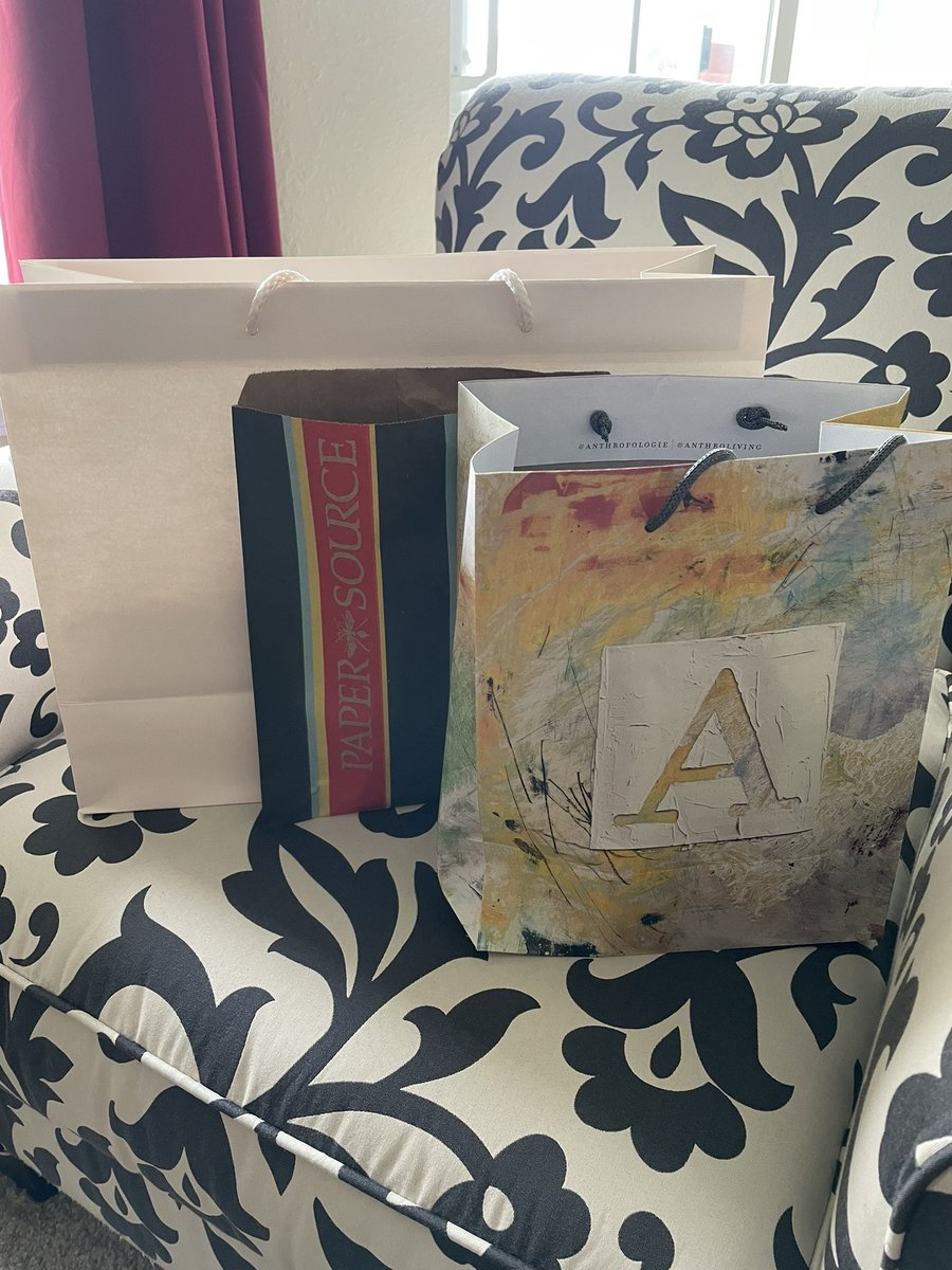 jcass8430's tweet photo. This teacher is kicking off Teacher Appreciation Week by appreciating herself! Had lunch at my favorite place, did a little shopping and spent some time reading! #TeacherAppreciationWeek #personalday #MondayFunday https://t.co/NngZJTYlBc