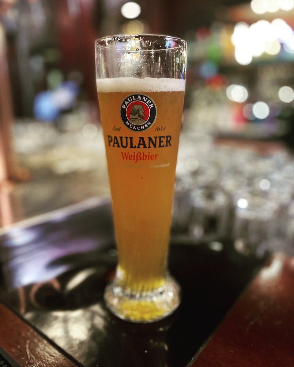 Tweets! Its been awhile!! Who’s single. And who’s fighting with who? Do we still do hashtags #imold