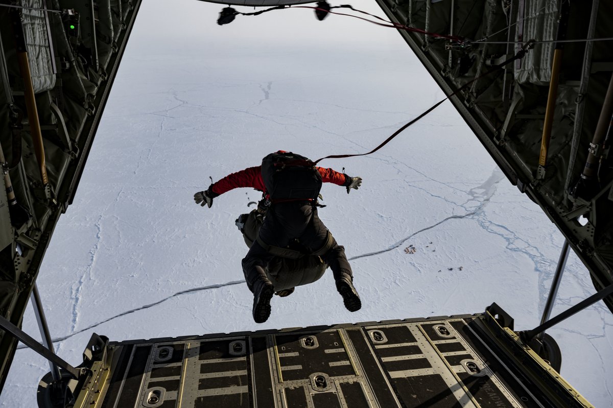 Air Force Magazine featured the wing's 211th and 212th Rescue Squadrons' training operations during Arctic Edge and Ice Exercise 2022. Follow the link for the fascinating story. airforcemag.com/article/honing… #AKANG #ArcticGuardians #Pararescue #HC130CombatKingII
