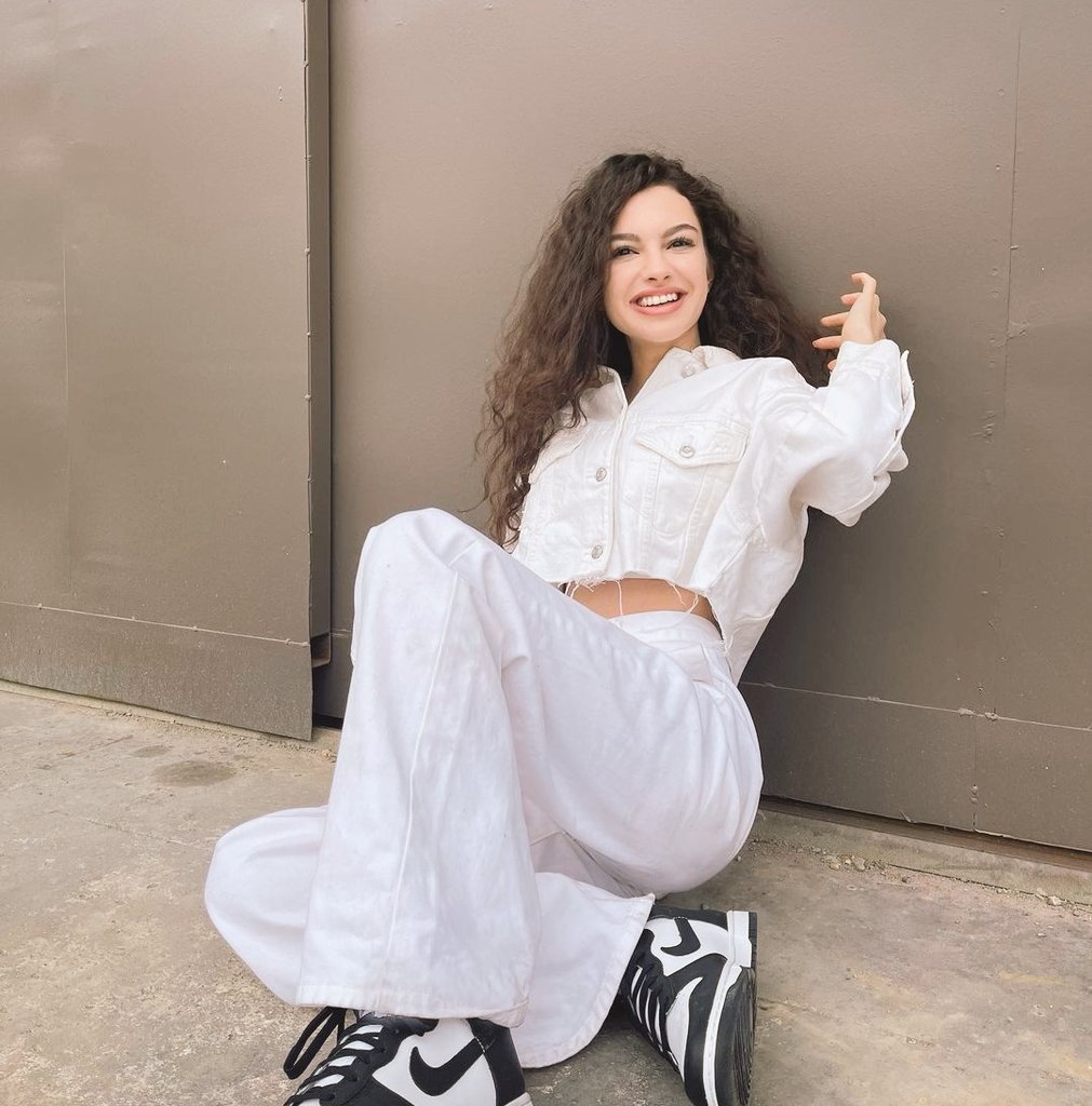 subupdaily's tweet photo. su burcu yazgı coşkun instagram postu 🧚🏻‍♀️ https://t.co/QjTlLzUyKj