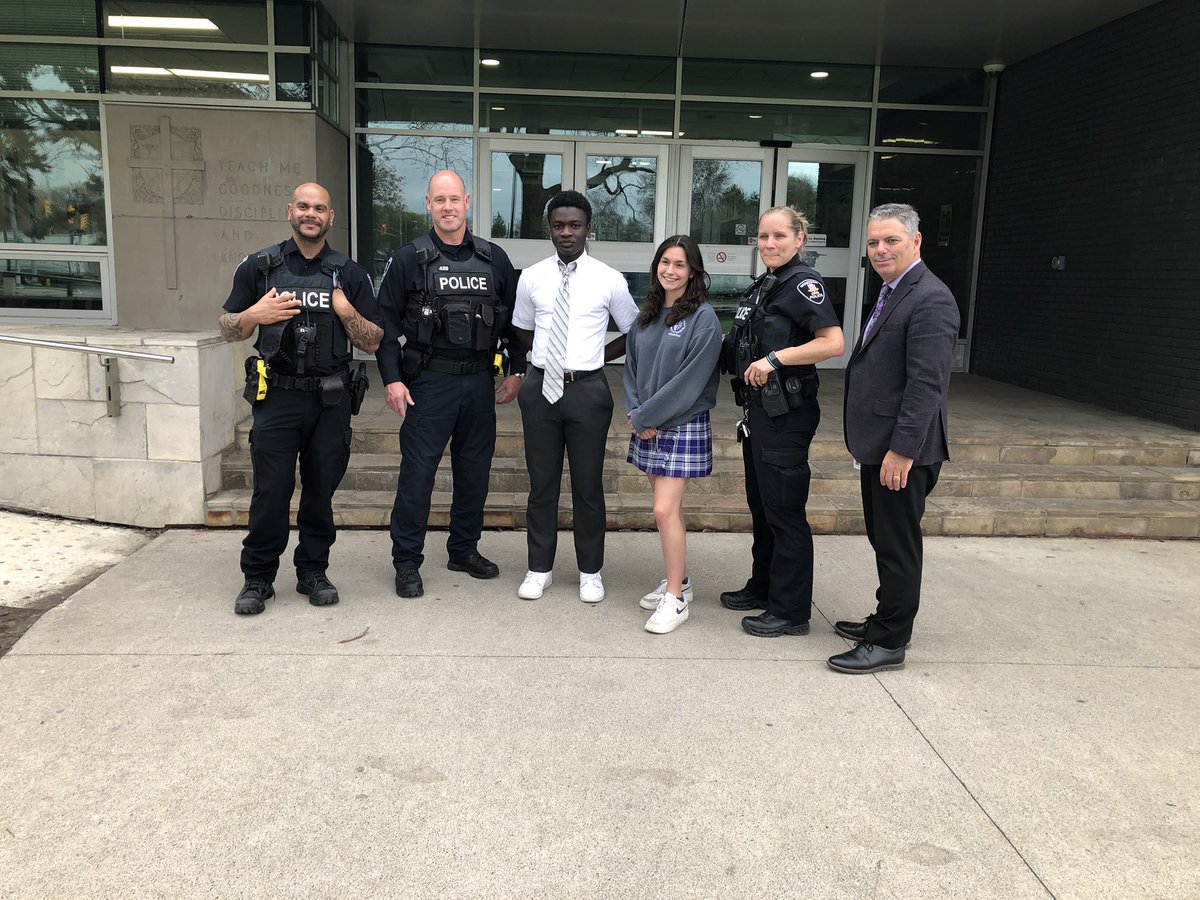 WECDSB's tweet photo. A great visit to @AssumptionH today by our community resource officers from the @WindsorPolice Service. Wonderful to have them back in our schools! https://t.co/4sznloapMP