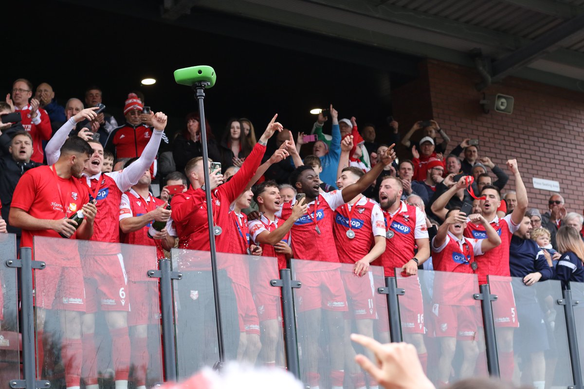 MightyPhotos's tweet photo. @safc 🍾 https://t.co/RIVlnAMpHa