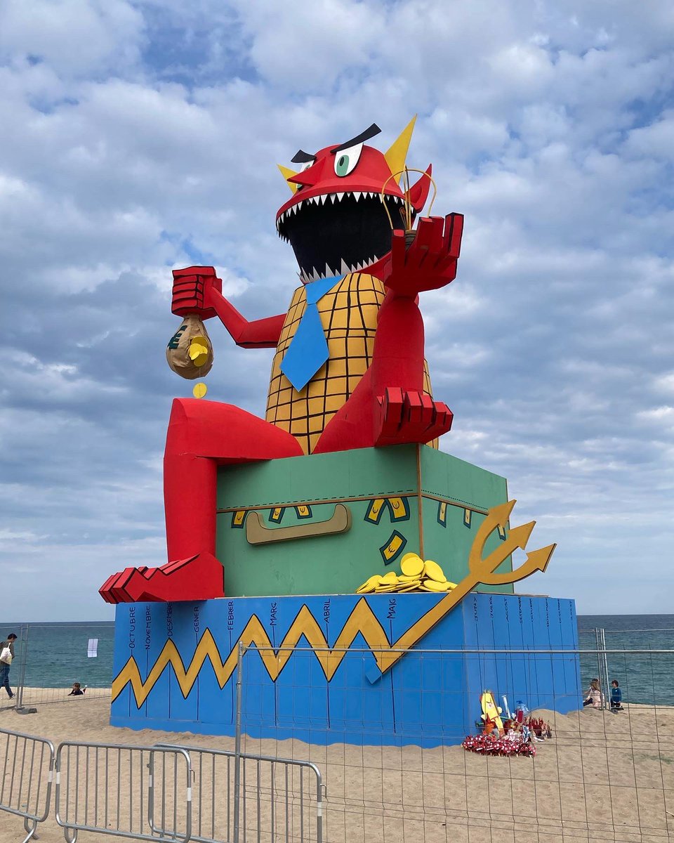 (fil breu)

1️⃣ A #Badalona, per les #FestesdeMaig, tenim la tradició de cremar un dimoni per la Nit de Sant Anastasi (dia 10). Es tracta d’una figura de més de 10 metres d’alçada que es planta a principis de mes a la Platja dels Pescadors. 🔥😈🔥