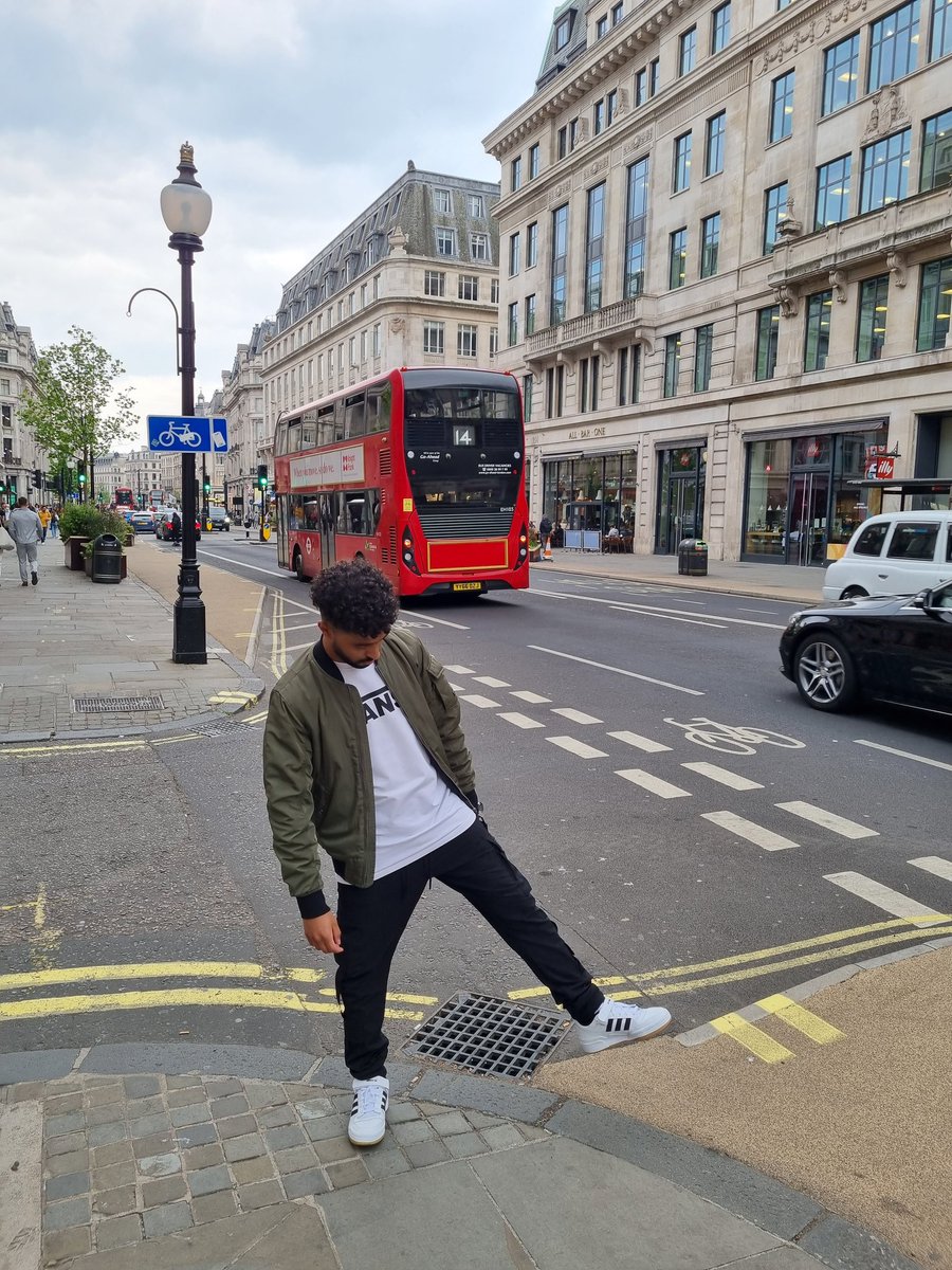 khallid_ii's tweet image. EID MUBARAK 🌙🤎