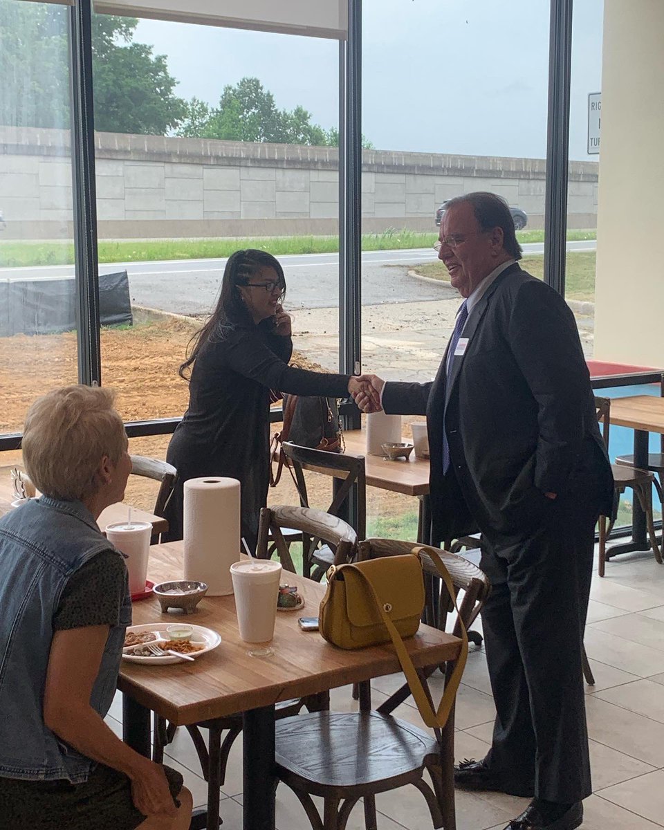 SteveLittleRock's tweet photo. Today I attended the grand opening of El Valle for lunch. As mayor, I will be committed to Latino small businesses and all small businesses in Little Rock as they are what makes our community so special. #Landers22 #TogetherBetterForEveryone #LRMayor #LittleRock https://t.co/I826UT6oZ5