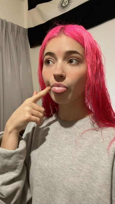 Приветствую всех моих русских подписчиков 🥰 https://t.co/7dSkDJc2aB