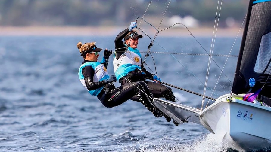 ⛵¡MEDALLA DE BRONCE🥉!
Pasó el Trofeo SAR Princesa Sofía en Mallorca y Argentina sumó una medalla.

Fue de bronce gracias a María Sol Branz🇦🇷 y Cecilia Carranza Saroli🇦🇷 en la categoría de 49er FX.

#Vela #TrofeoPrincesaSofía