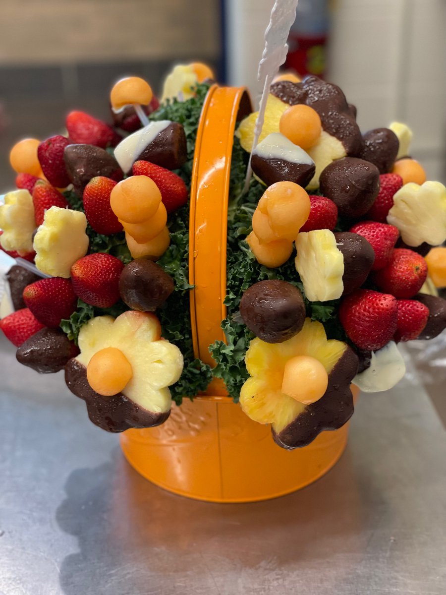 This completely made our day! Such an awesome (and delicious!) surprise! Thank you so much <a href="/fholthouse/">Frank Holthouse</a> and Bonnie. You have no idea how much this was appreciated  #leydenpride <a href="/LeydenBusEd/">Leyden Business Ed</a> <a href="/leydenpride212/">Leyden High Schools District 212</a>
