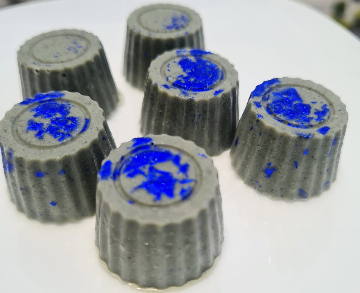 HongosDes's tweet photo. Chocolate blanco que quedó azul de tanta magia ✨💙

(La magia es #psilocibina) 🍄 https://t.co/iFqXaU4ZVH