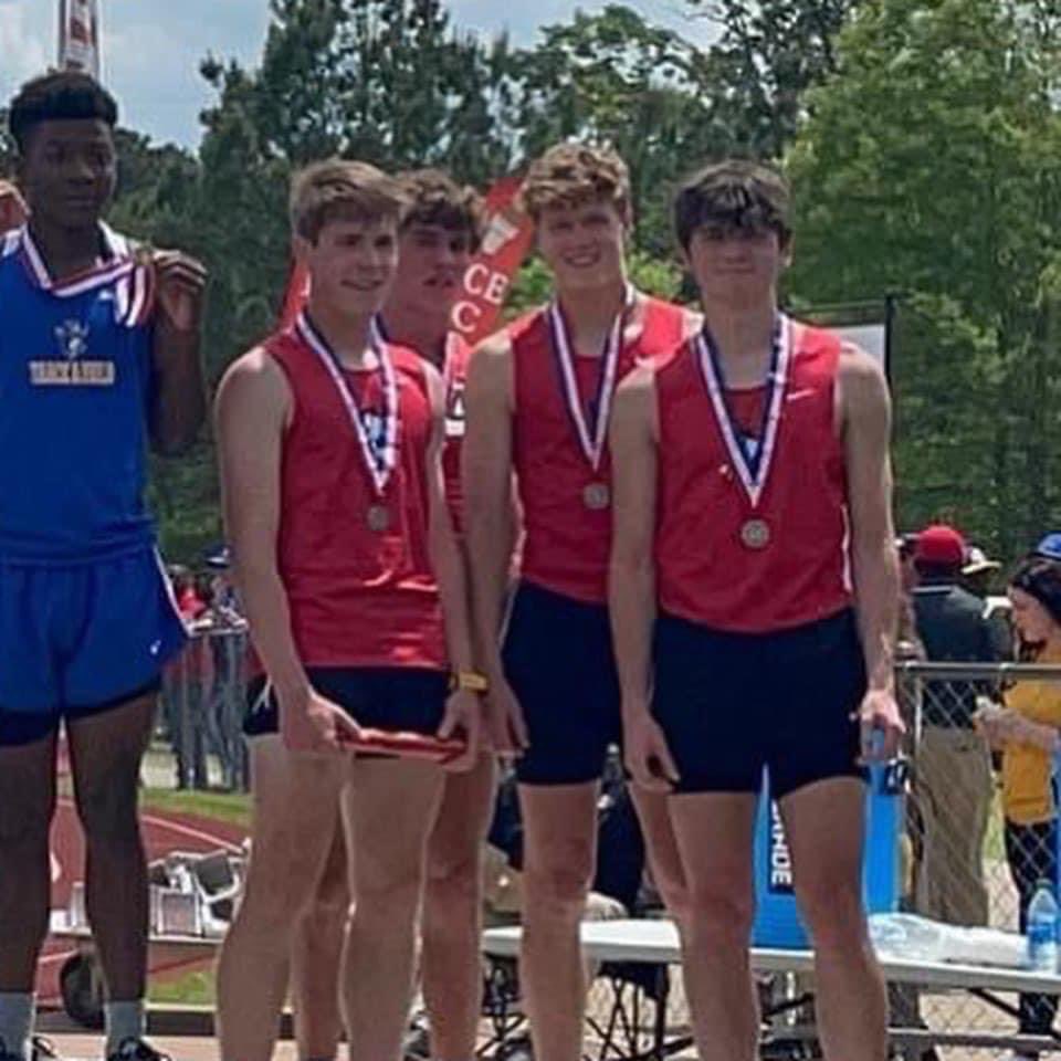 🔴Last Spotlight⚫️ This goes to our Boys 4x800m Relay who finished 0.17 seconds behind first! It was a gutsy and incredible race that we just missed out on winning! Legs were Clark Carmichiel, Ross Evans, Sam Evans, and Parker LeGoff. Your 2nd Place 4a 4x800m Relay guys!