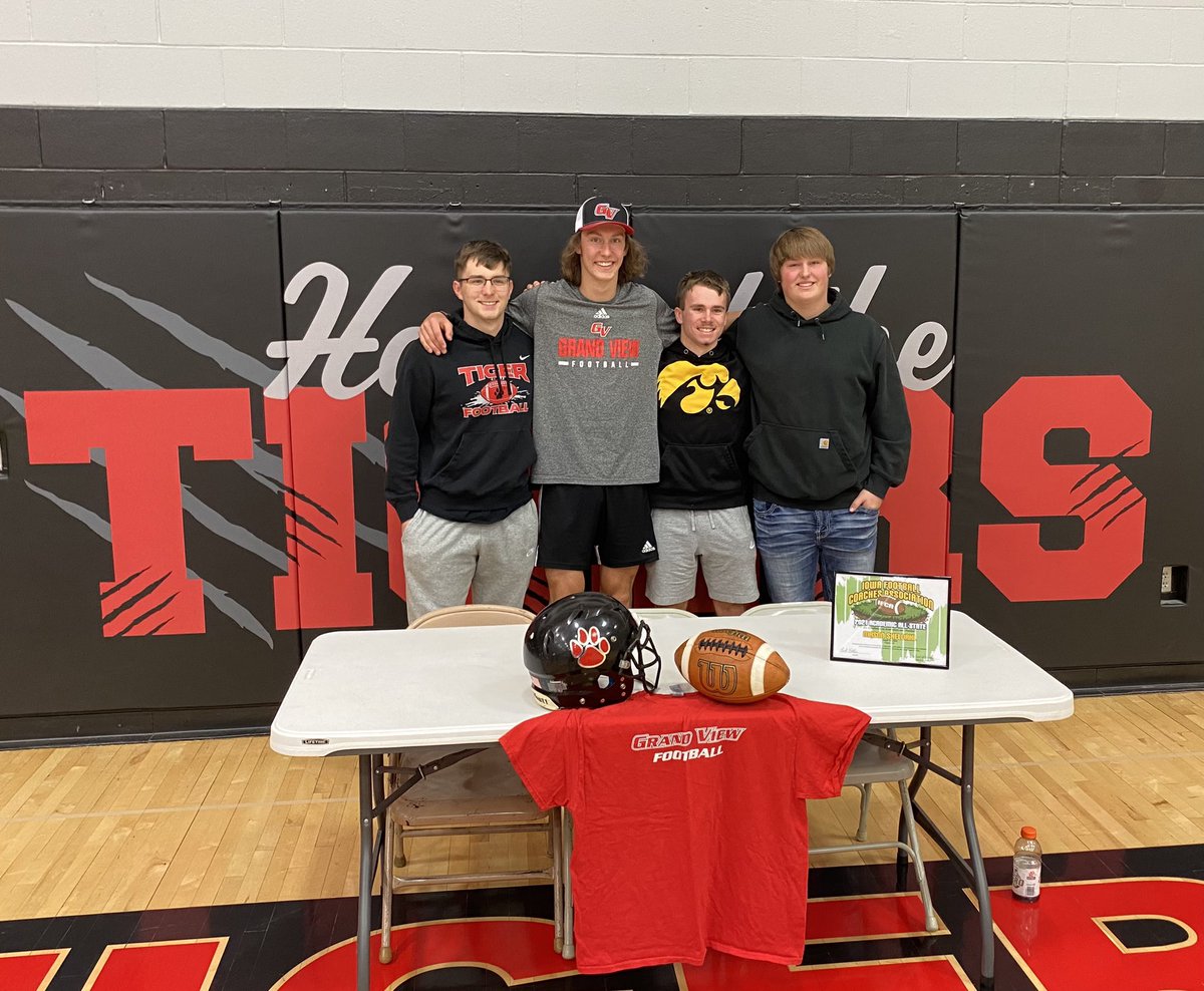 SHFootball365's tweet photo. Congrats to Mason Sheldahl on signing to play football at Grandview University! A 4 sport athlete that has done everything asked of him in each sport and in the weight room! A great leader, great work ethic and most of all great young man! One of the best to wear the paw! https://t.co/fILEOxqKLb