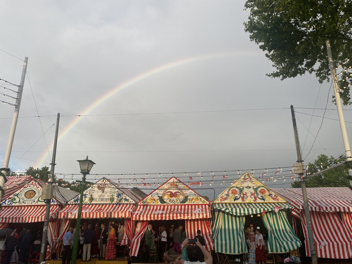 pedrinliria's tweet photo. #FeriaSevilla22, ya lo decía #Chanquete, #ElArcoiris, @GRayoVictor, yo me entiendo. https://t.co/fkhx5Cdvzl