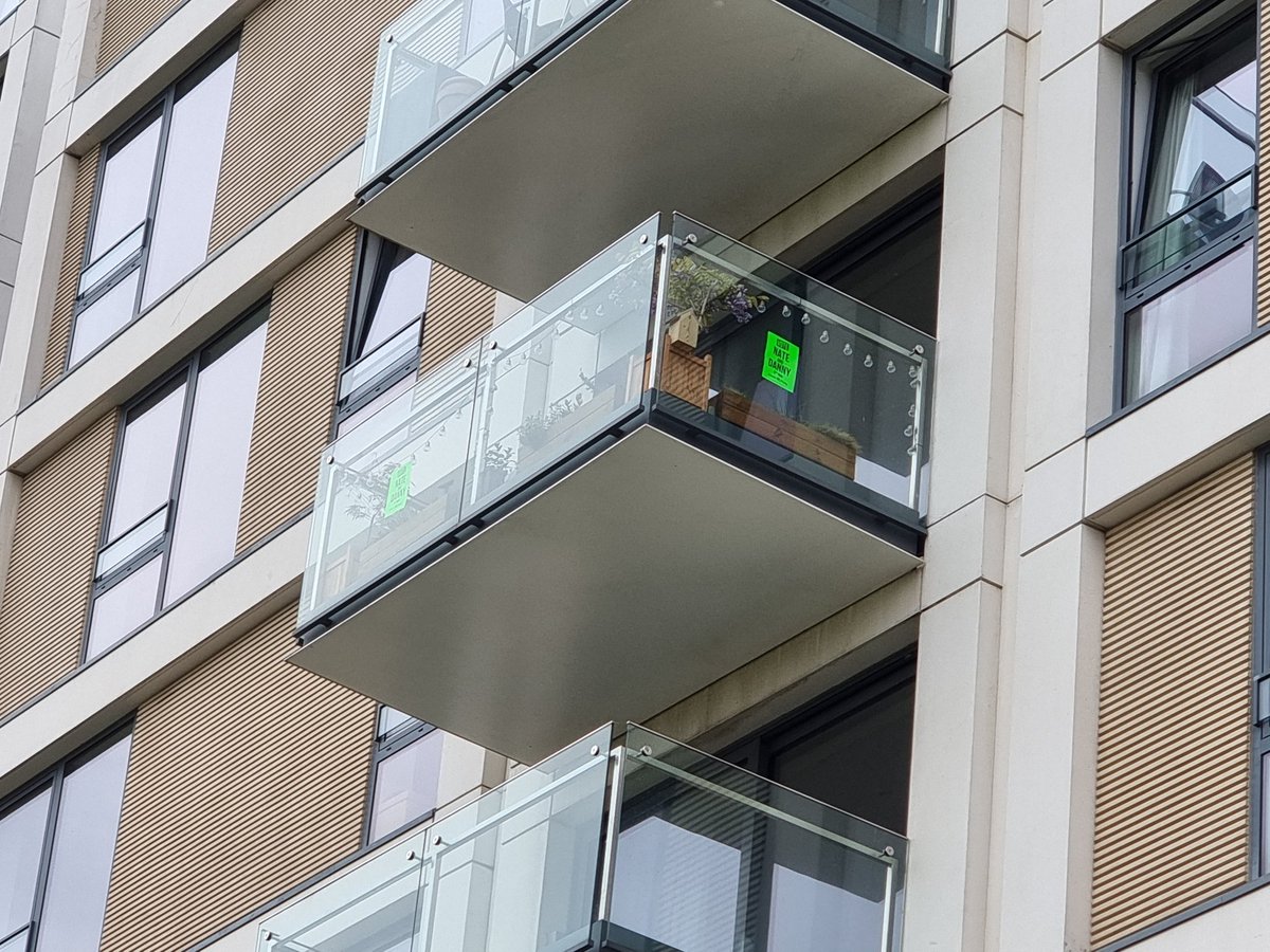 Out n about today, we spotted lots more
 #StratfordGreenWindows 
in #Newham #StratfordOlympicPark #VoteGreen #VoteGreen2022 #Greendoorstep 
Feeling good for Thursday!
💚💚💚💚💚💚💚💚💚💚💚