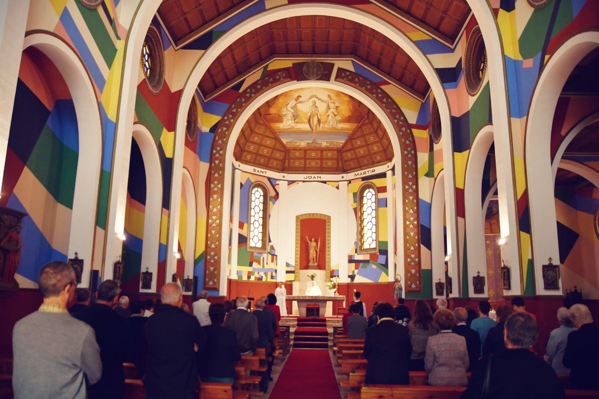 BisbatUrgell's tweet image. Diumenge vam celebrar la nostra fe i #devoció honorant a la #MaredeDéu del Roser a la parròquia de #Penelles. L'Eucaristia, presidida per Mn. Jaume Mayoral, comptà amb la presència de l’alcalde @EloiBergos i fou acompanyada musicalment per la cantant bangenca Àuria Franch.