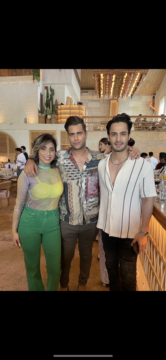 realumarriaz's tweet photo. Asli dost in one frame. 
Happy birthday mere bhai @TheRajivAdatia. May lord give u lots of success and happiness. May u get more fit and more lean which u always want this year 🤗. https://t.co/xLiqnOUaxb