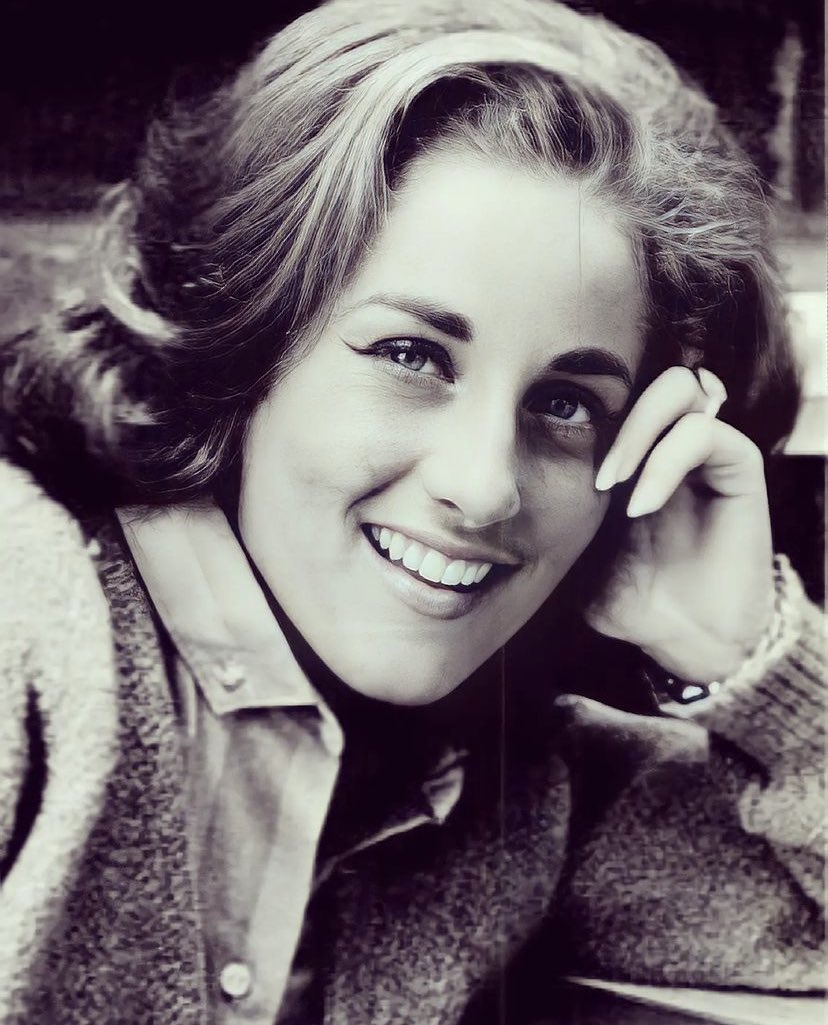 Today is Lesley Gore birthday Happy birthday queen 