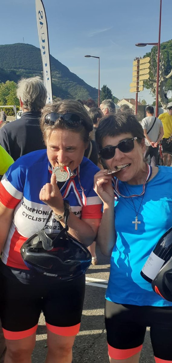 familledonbosco's tweet photo. Championnat de France du clergé, jour 1. 😊7 frères et 5 sœurs salésiennes de #DonBosco parmi les 73 concurrents à ce grand rendez-vous sportif, en @Ardeche_07. Contre-la-montre de 12,7 km, sr Valentine est championne de France ! Sr Anne termine 3e. Xavier est 5e chez les hommes. https://t.co/gJh4FVB1EV