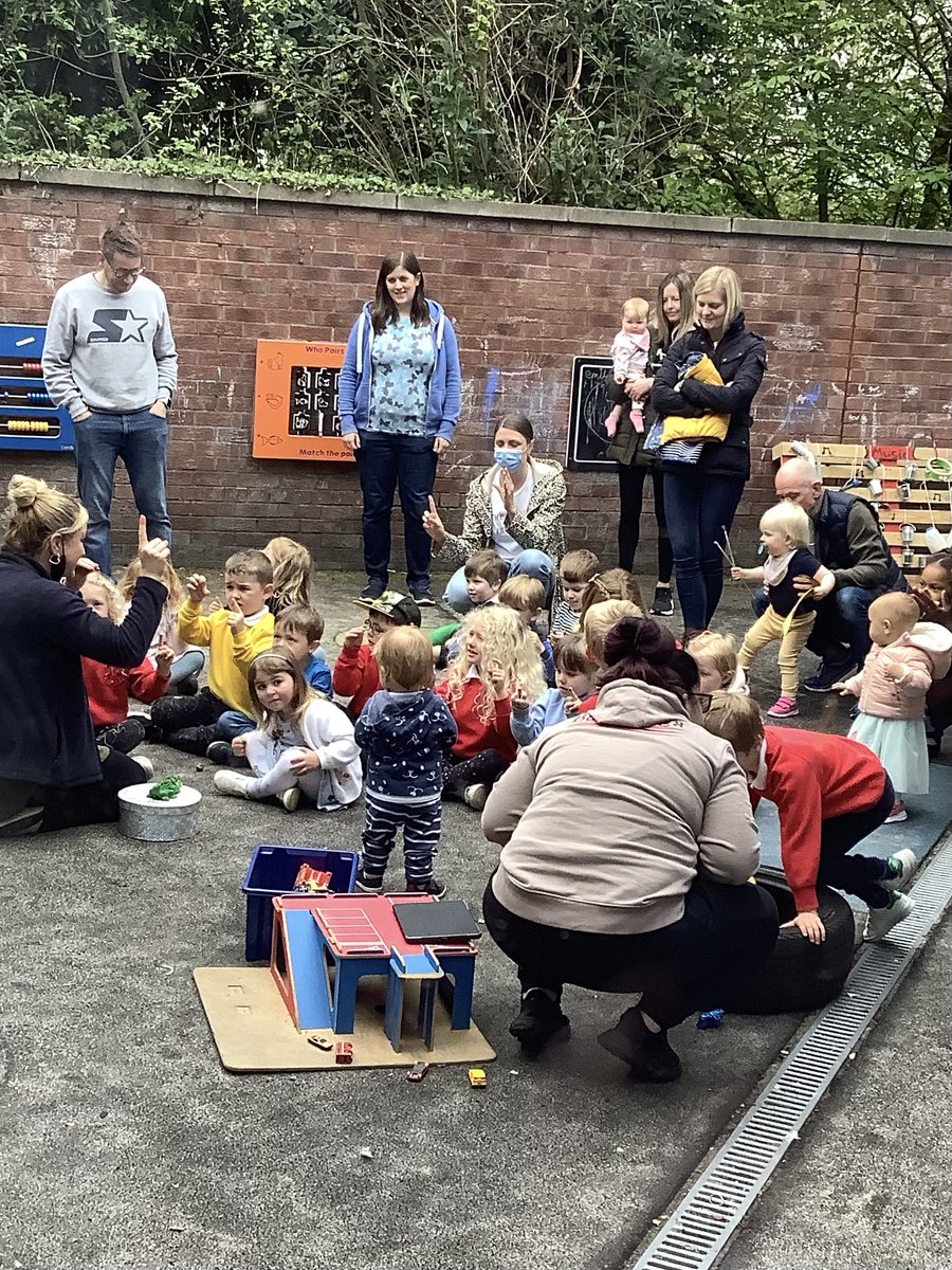 EY_Craig's tweet photo. It was absolutely wonderful to welcome  families back into @LvpsN #LarbertCommunity https://t.co/lXaP2wmOjT