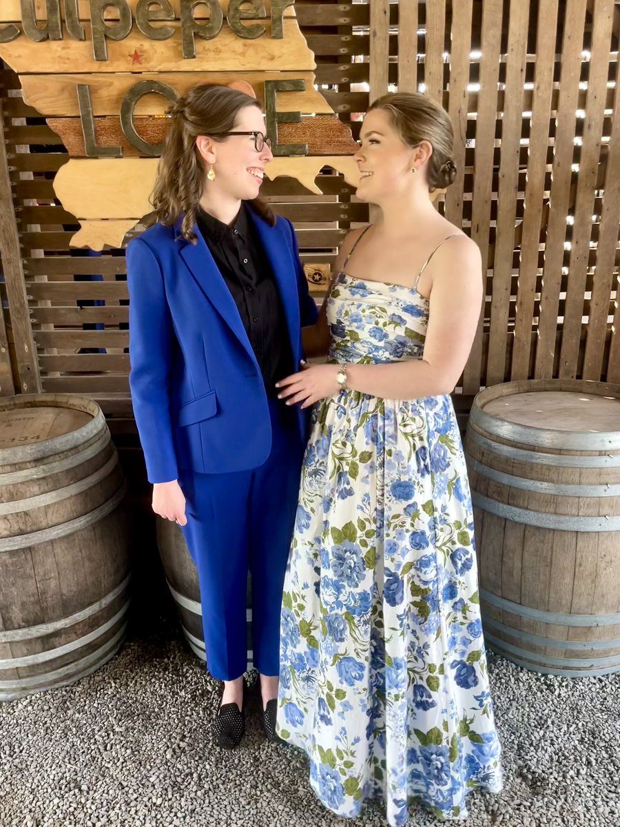 sjgottfried's tweet photo. Had the most wonderful weekend in VA celebrating the wedding of @JustinPeligri &amp; @coryandthecity. Such a treat to celebrate your love and to gain a new best-friend’s-husband-in-law! 🥰🌈💍 https://t.co/ntsUskWzwl