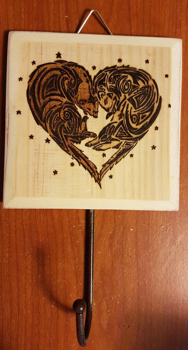 PrairiePyro's tweet photo. #woodburning #ferrets #heart #love #tribal #ferretlove #hanger

Info: https://t.co/Vcnq3vkY8I

#PrairiePyroDesigns #Stepher17 #pyrography #PyrographyArt #razertip https://t.co/LYoxM3o6xA