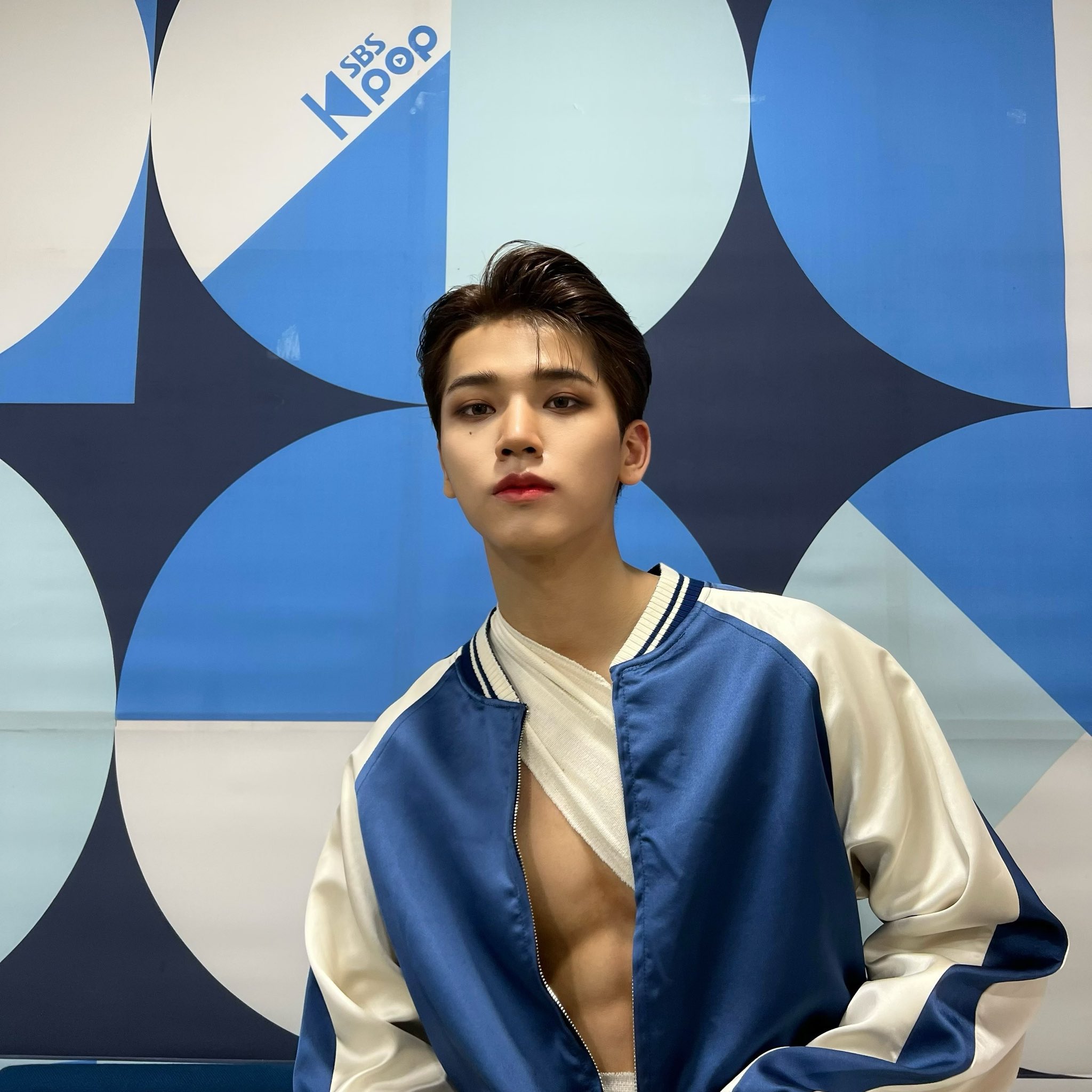 Legendary Kpop Abs ♂️ on Twitter: "1017. Hyuk / OMEGA X https://t.co