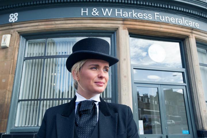 CoopCarly's tweet photo. It's Dying Matters Awareness week, so let's get talking about death &amp; dying. 

@CoopFuneralcare's Raegan Drew, talks about why discussing your funeral arrangements shouldn’t be a taboo topic. 

#DMAW22 #InAGoodPlace @hospiceuk 

https://t.co/J8G0UF4EqU https://t.co/h1R5JWiVtw