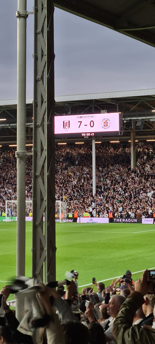 daaveyboy's tweet image. Champions in style #FFC