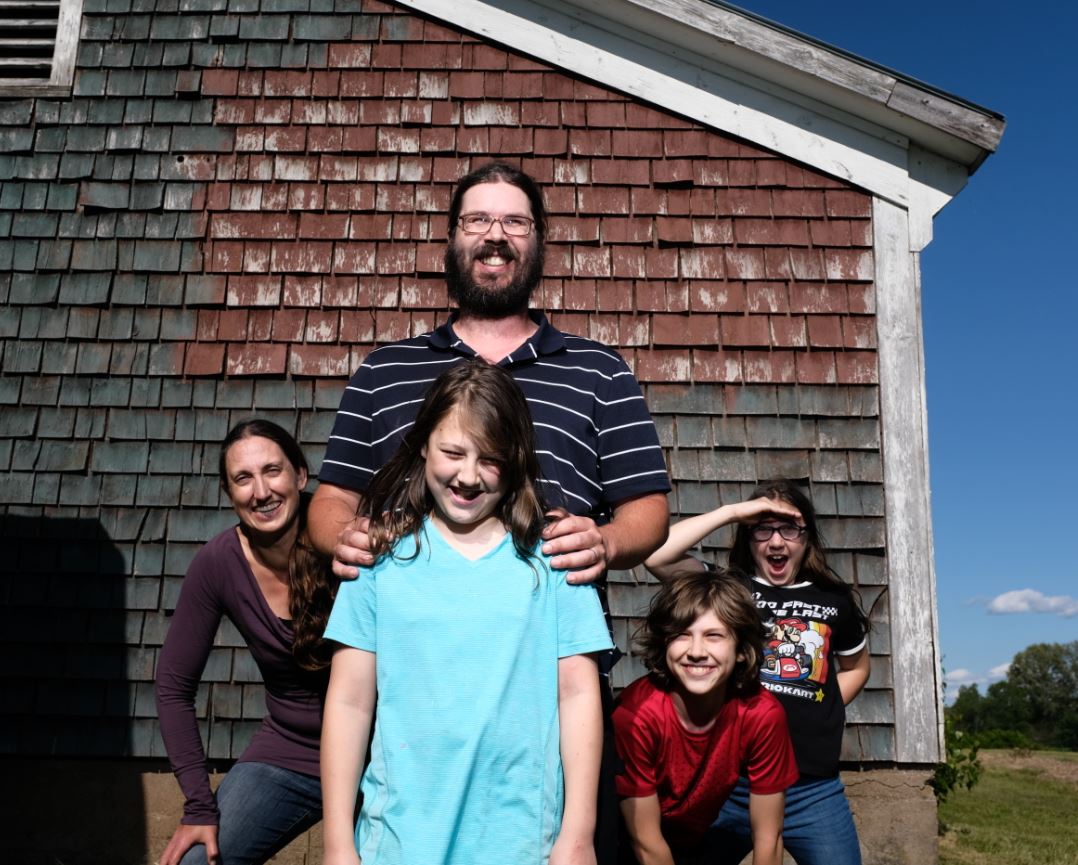 SwimmingCanada's tweet photo. Meet the Farmers: Tim Ansems and Angela Johnston
Tim and Angela relish that their children, Caelin, Russell and Tobi, are able to grow up on the farm and excel at the activities they are passionate about. #ChickenCorner
https://t.co/Jggc3xR2bz
@chickenfarmers @TheInsideCoop https://t.co/Tso2rnZJ4w